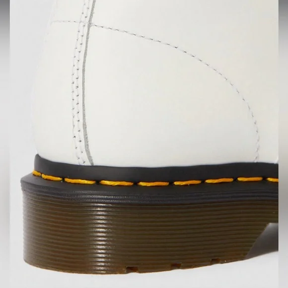 NWOT Doc Marten 1460 Women’s Smooth Leather Lace Up Boots Size 6 - Picture 4 of 16